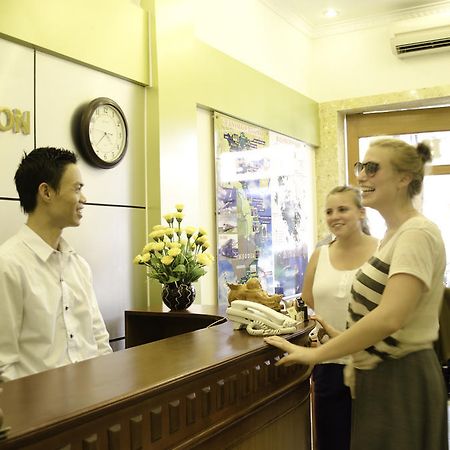 Hanoi Blue Moon Hotel Bagian luar foto