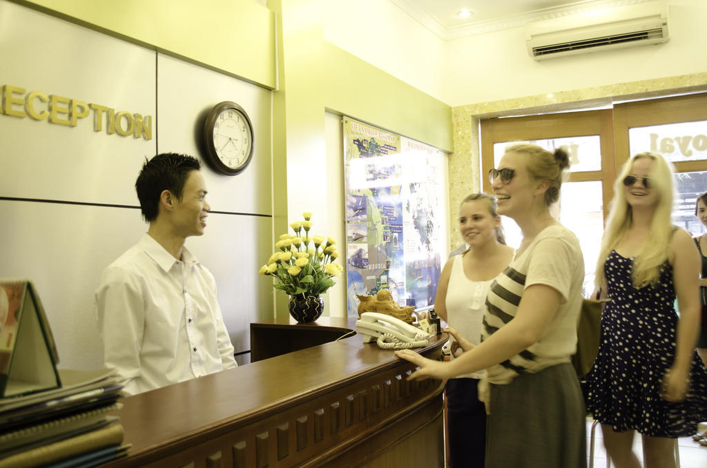 Hanoi Blue Moon Hotel Bagian luar foto